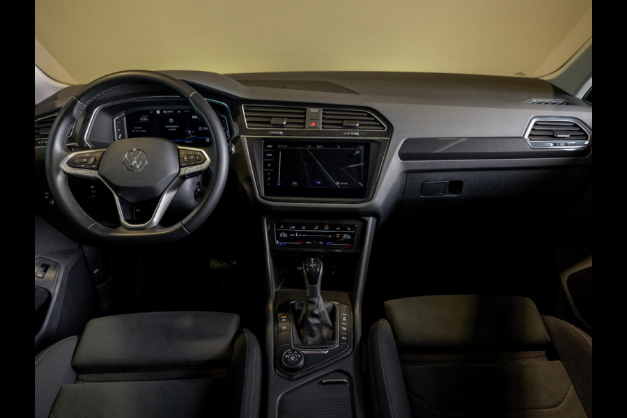 Volkswagen Tiguan 2.0 TSI 4Motion Elegance / 190pk / Trekhaak / Achteruitrij camera / Stoel verwarming voor en achter /