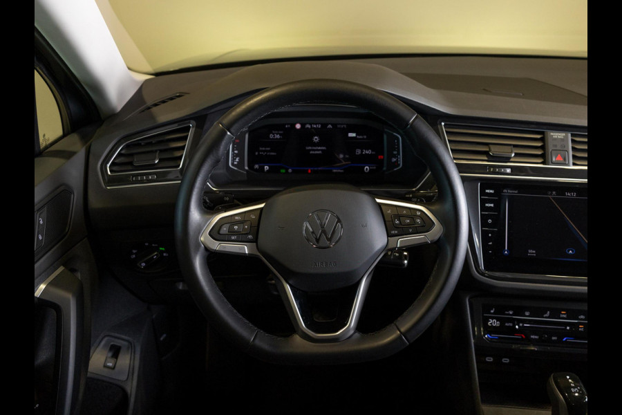 Volkswagen Tiguan 2.0 TSI 4Motion Elegance / 190pk / Trekhaak / Achteruitrij camera / Stoel verwarming voor en achter /