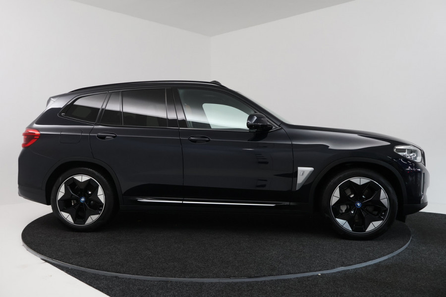 BMW iX3 High Executive 80 kWh (PANORAMADAK, 360 CAMERA, SFEERVERLICHTING, ADAPTIVE CRUISE, TREKHAAK WEGKLAPBAAR, AUTOPILOT)