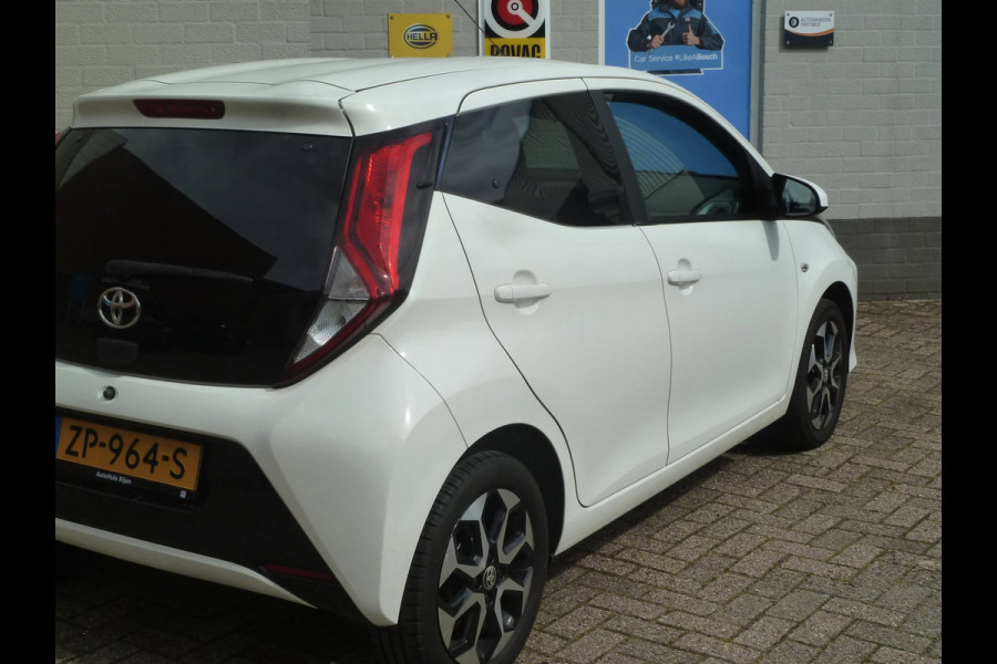 Toyota Aygo 1.0 VVT-i x-cite|Camera|Apple-Carplay/Android-Auto|Climate-Control|LM-Velgen|Cruise-Control|Dealer-onderhouden
