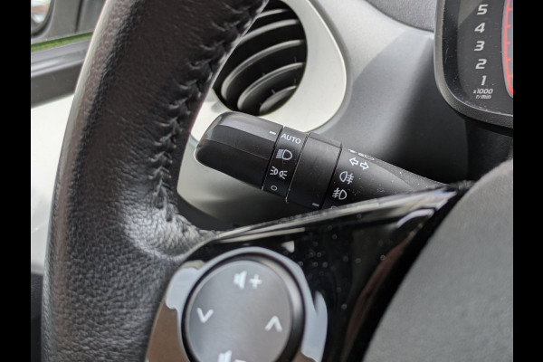 Toyota Aygo 1.0 VVT-i x-cite|Camera|Apple-Carplay/Android-Auto|Climate-Control|LM-Velgen|Cruise-Control|Dealer-onderhouden