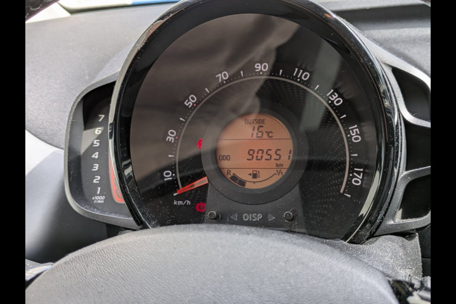 Toyota Aygo 1.0 VVT-i x-cite|Camera|Apple-Carplay/Android-Auto|Climate-Control|LM-Velgen|Cruise-Control|Dealer-onderhouden