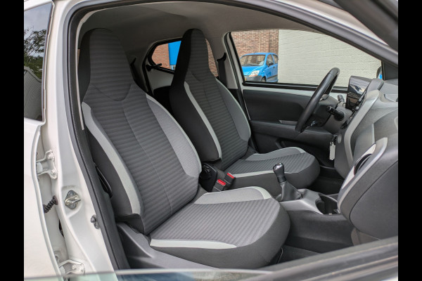 Toyota Aygo 1.0 VVT-i x-cite|Camera|Apple-Carplay/Android-Auto|Climate-Control|LM-Velgen|Cruise-Control|Dealer-onderhouden