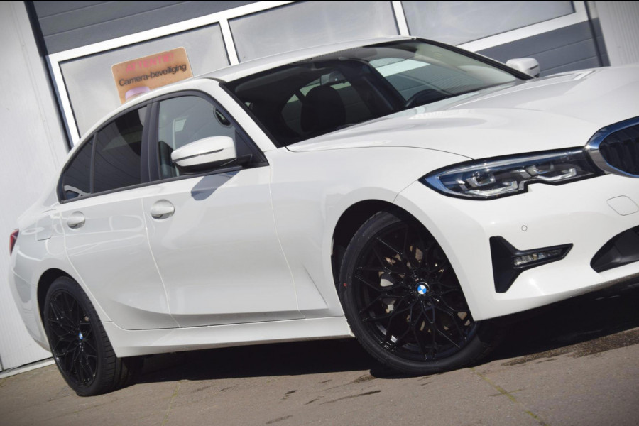 BMW 3-serie 330e eDrive Edition PREMIUM AUDIO/DAB/LEDEREN BEKLEDING/ 19'' breedset 1199 euro meerprijs!