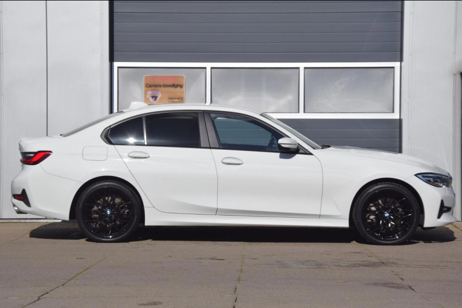 BMW 3-serie 330e eDrive Edition PREMIUM AUDIO/DAB/LEDEREN BEKLEDING/ 19'' breedset 1199 euro meerprijs!