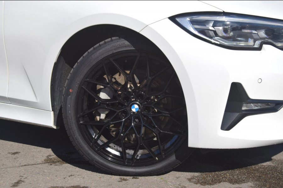 BMW 3-serie 330e eDrive Edition PREMIUM AUDIO/DAB/LEDEREN BEKLEDING/ 19'' breedset 1199 euro meerprijs!