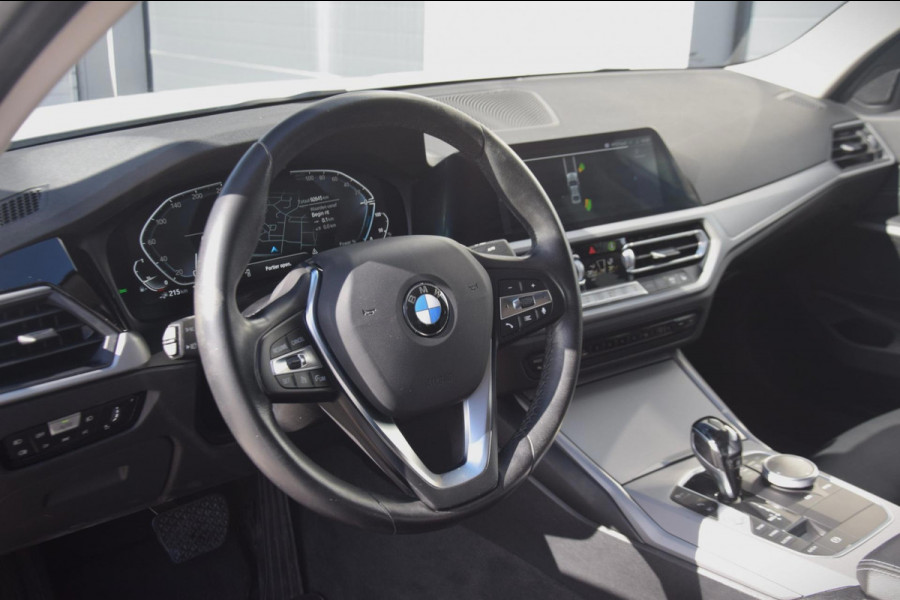 BMW 3-serie 330e eDrive Edition PREMIUM AUDIO/DAB/LEDEREN BEKLEDING/ 19'' breedset 1199 euro meerprijs!
