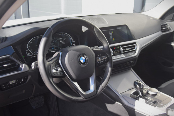 BMW 3-serie 330e eDrive Edition PREMIUM AUDIO/DAB/LEDEREN BEKLEDING/ 19'' breedset 1199 euro meerprijs!