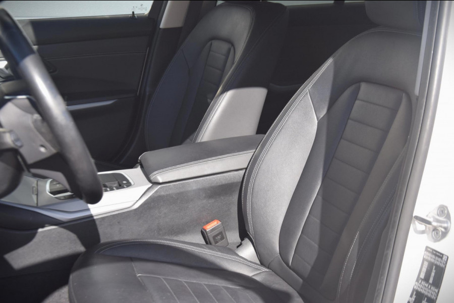 BMW 3-serie 330e eDrive Edition PREMIUM AUDIO/DAB/LEDEREN BEKLEDING/ 19'' breedset 1199 euro meerprijs!