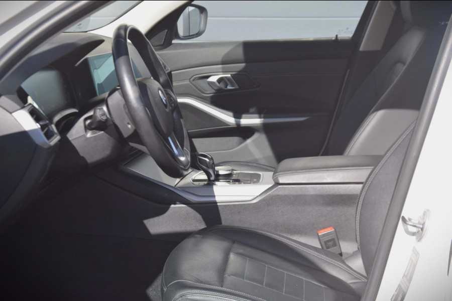 BMW 3-serie 330e eDrive Edition PREMIUM AUDIO/DAB/LEDEREN BEKLEDING/ 19'' breedset 1199 euro meerprijs!