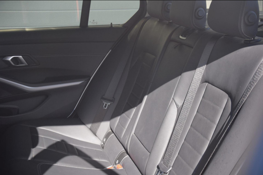 BMW 3-serie 330e eDrive Edition PREMIUM AUDIO/DAB/LEDEREN BEKLEDING/ 19'' breedset 1199 euro meerprijs!