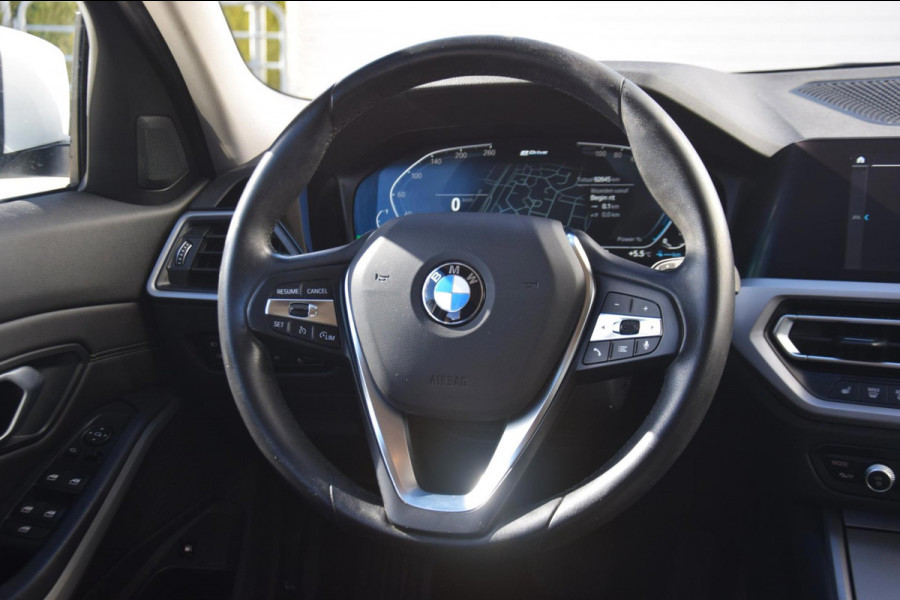 BMW 3-serie 330e eDrive Edition PREMIUM AUDIO/DAB/LEDEREN BEKLEDING/ 19'' breedset 1199 euro meerprijs!