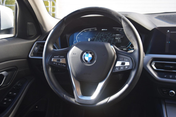 BMW 3-serie 330e eDrive Edition PREMIUM AUDIO/DAB/LEDEREN BEKLEDING/ 19'' breedset 1199 euro meerprijs!