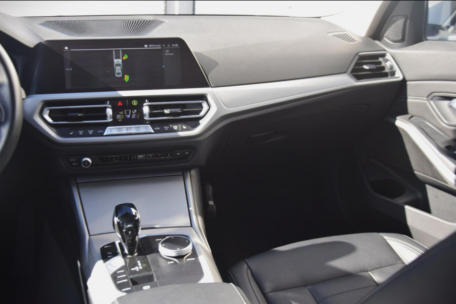 BMW 3-serie 330e eDrive Edition PREMIUM AUDIO/DAB/LEDEREN BEKLEDING/ 19'' breedset 1199 euro meerprijs!