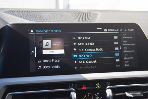 BMW 3-serie 330e eDrive Edition PREMIUM AUDIO/DAB/LEDEREN BEKLEDING/ 19'' breedset 1199 euro meerprijs!