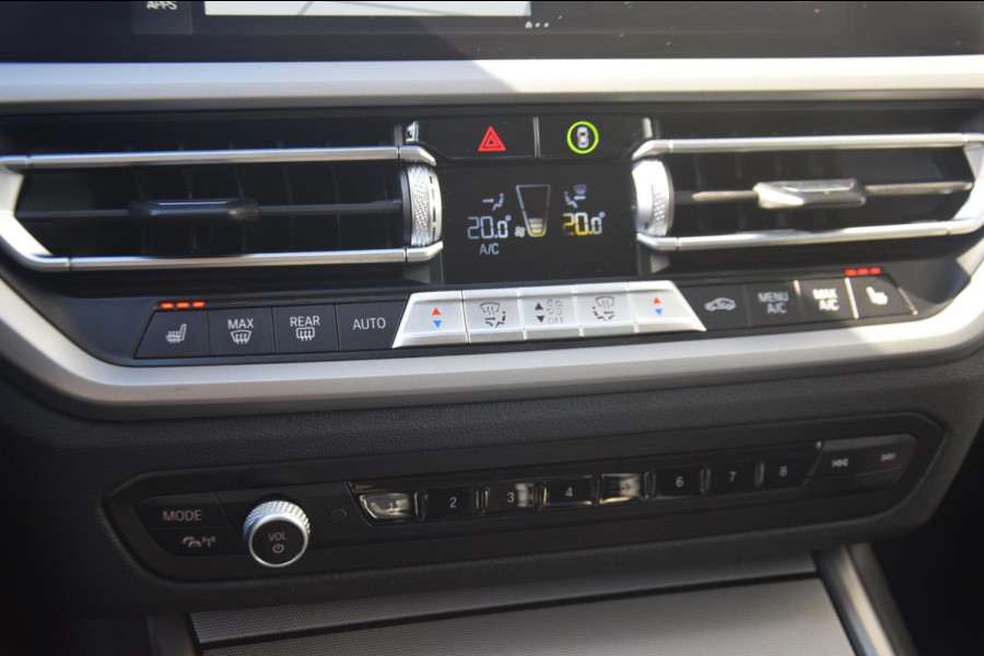 BMW 3-serie 330e eDrive Edition PREMIUM AUDIO/DAB/LEDEREN BEKLEDING/ 19'' breedset 1199 euro meerprijs!