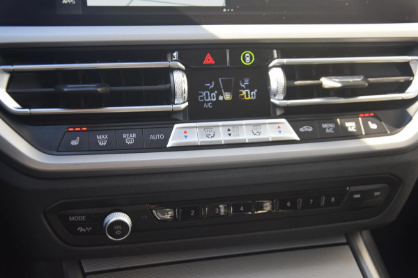 BMW 3-serie 330e eDrive Edition PREMIUM AUDIO/DAB/LEDEREN BEKLEDING/ 19'' breedset 1199 euro meerprijs!