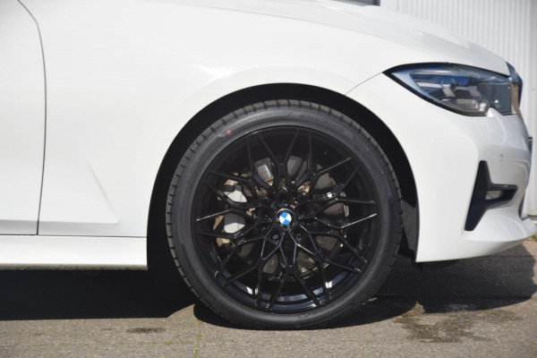 BMW 3-serie 330e eDrive Edition PREMIUM AUDIO/DAB/LEDEREN BEKLEDING/ 19'' breedset 1199 euro meerprijs!