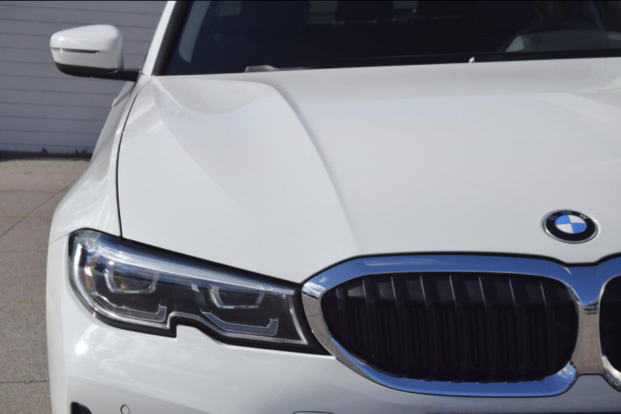BMW 3-serie 330e eDrive Edition PREMIUM AUDIO/DAB/LEDEREN BEKLEDING/ 19'' breedset 1199 euro meerprijs!