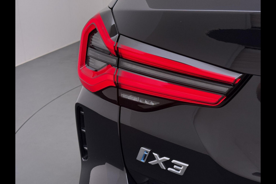 BMW iX3 Executive 80 kWh VAN: 44.900,- VOOR: 40.877,- UW WKVOORDEEL: 4.023,- | M-Sport |SOH 99% | ELEKTRISCHE TREKHAAK| ELEKTRISCHE ACHTERKLEP| PANORAMADAK| DRIVING ASSISTENT PROFESSIONAL| DODE HOEK SENSOR| STOELVERWARMING