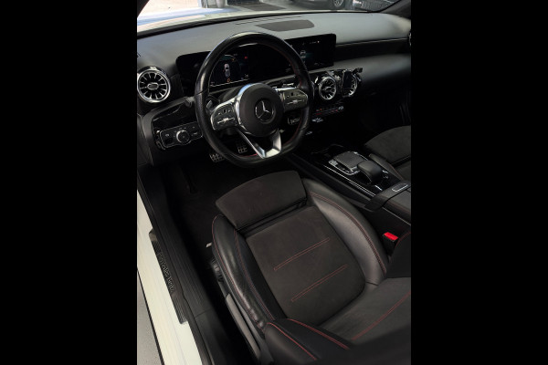 Mercedes-Benz A-Klasse 200 AMG Pakket Panorama CarPlay