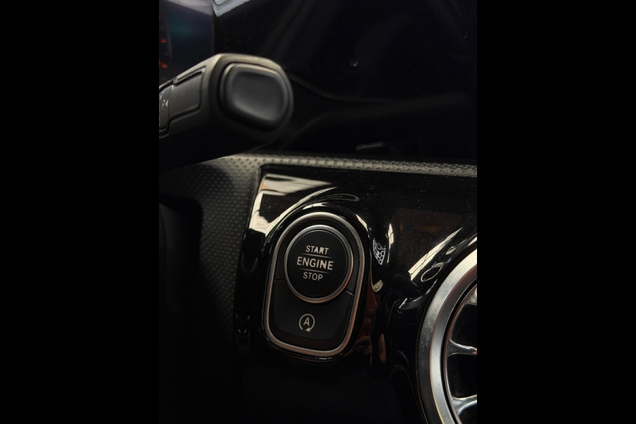 Mercedes-Benz A-Klasse 200 AMG Pakket Panorama CarPlay