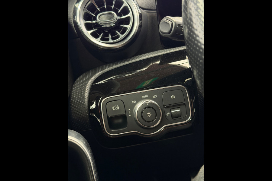 Mercedes-Benz A-Klasse 200 AMG Pakket Panorama CarPlay