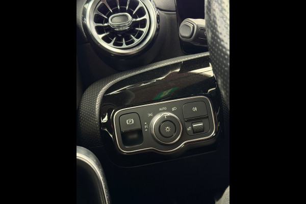 Mercedes-Benz A-Klasse 200 AMG Pakket Panorama CarPlay