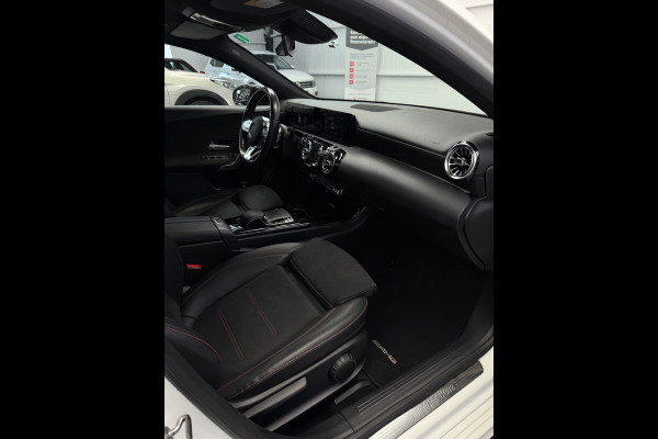 Mercedes-Benz A-Klasse 200 AMG Pakket Panorama CarPlay
