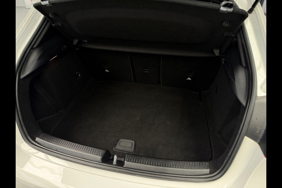 Mercedes-Benz A-Klasse 200 AMG Pakket Panorama CarPlay
