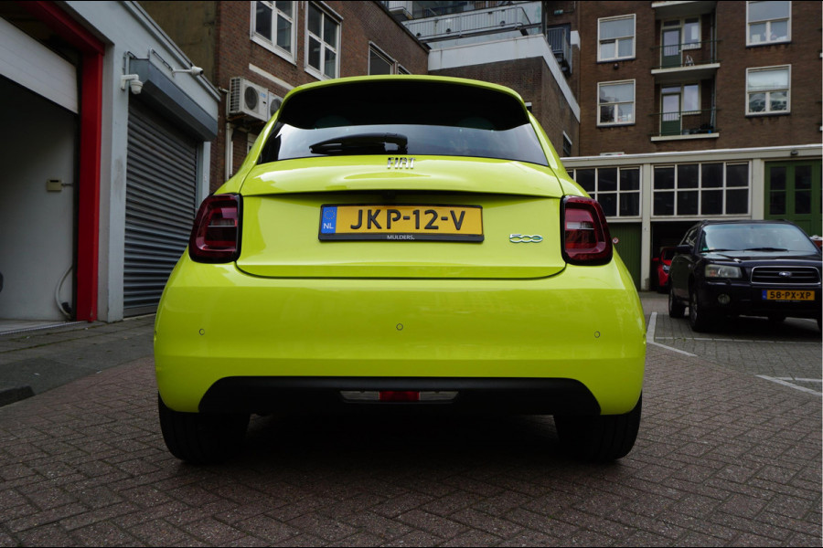 Fiat 500 e La Prima | Ultra Luxe | Leer | Panorama | Adaptive cruise + Lane | Apple Carplay | 17inck Sportvelgen | Full LED | Acid Yellow