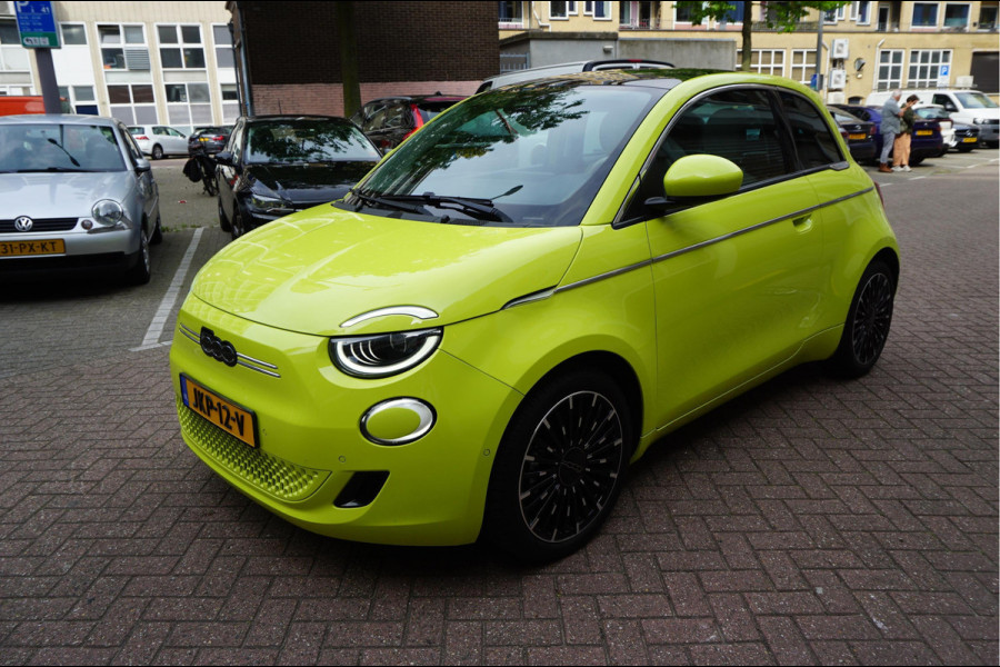 Fiat 500 e La Prima | Ultra Luxe | Leer | Panorama | Adaptive cruise + Lane | Apple Carplay | 17inck Sportvelgen | Full LED | Acid Yellow