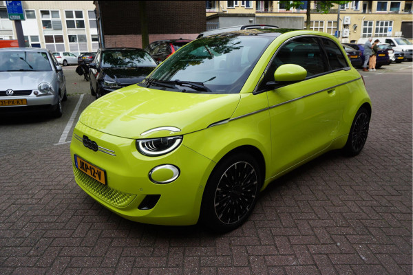 Fiat 500 e La Prima | Ultra Luxe | Leer | Panorama | Adaptive cruise + Lane | Apple Carplay | 17inck Sportvelgen | Full LED | Acid Yellow
