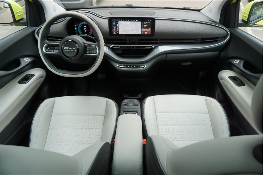 Fiat 500 e La Prima | Ultra Luxe | Leer | Panorama | Adaptive cruise + Lane | Apple Carplay | 17inck Sportvelgen | Full LED | Acid Yellow