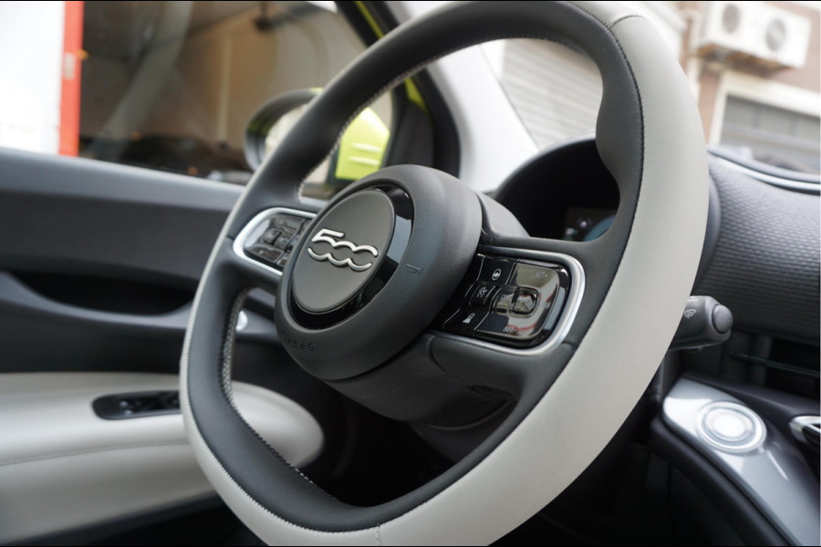Fiat 500 e La Prima | Ultra Luxe | Leer | Panorama | Adaptive cruise + Lane | Apple Carplay | 17inck Sportvelgen | Full LED | Acid Yellow