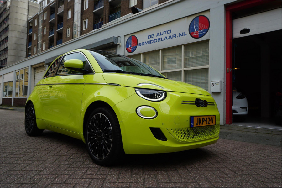 Fiat 500 e La Prima | Ultra Luxe | Leer | Panorama | Adaptive cruise + Lane | Apple Carplay | 17inck Sportvelgen | Full LED | Acid Yellow