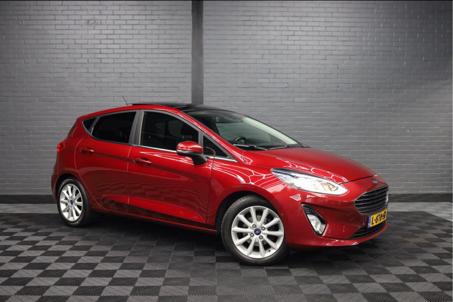 Ford Fiesta 1.0 EcoBoost Vignale | PANORAMADAK | AUTOMAAT | TREKHAAK | CAMERA | PDC | LMV |