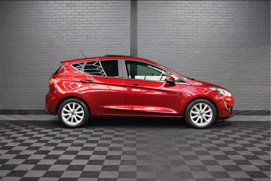 Ford Fiesta 1.0 EcoBoost Vignale | PANORAMADAK | AUTOMAAT | TREKHAAK | CAMERA | PDC | LMV |