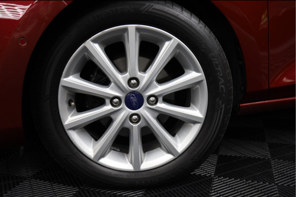 Ford Fiesta 1.0 EcoBoost Vignale | PANORAMADAK | AUTOMAAT | TREKHAAK | CAMERA | PDC | LMV |
