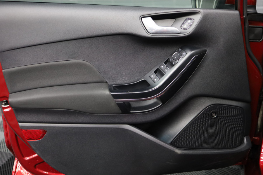 Ford Fiesta 1.0 EcoBoost Vignale | PANORAMADAK | AUTOMAAT | TREKHAAK | CAMERA | PDC | LMV |
