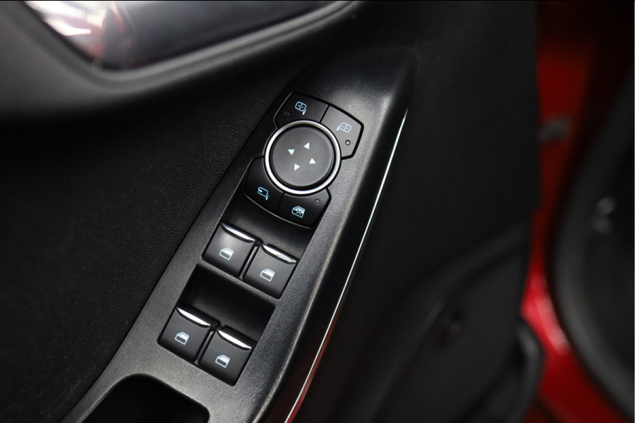 Ford Fiesta 1.0 EcoBoost Vignale | PANORAMADAK | AUTOMAAT | TREKHAAK | CAMERA | PDC | LMV |