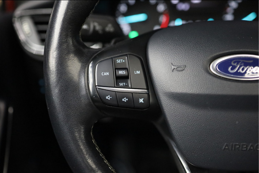 Ford Fiesta 1.0 EcoBoost Vignale | PANORAMADAK | AUTOMAAT | TREKHAAK | CAMERA | PDC | LMV |