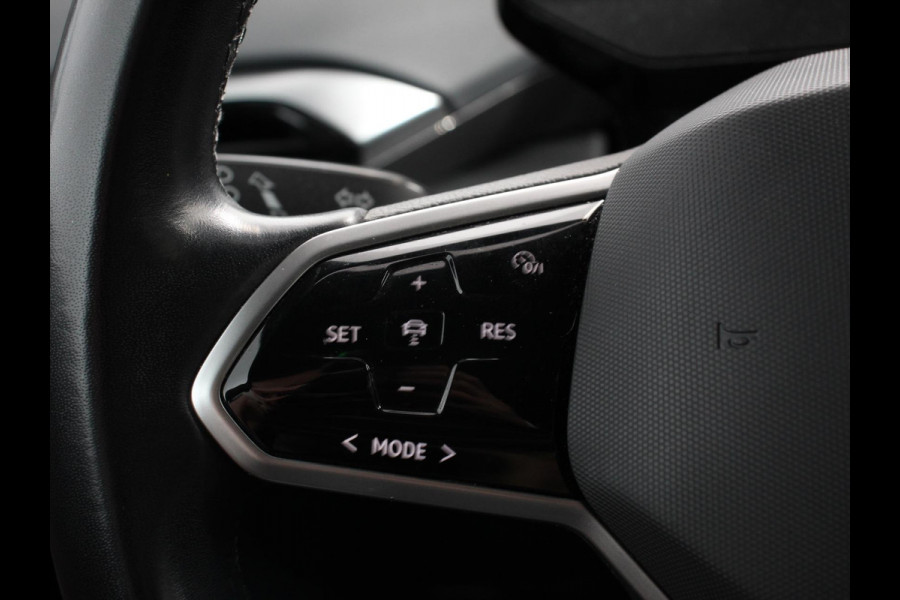 Volkswagen ID.4 Business 77 kWh SOH 83% Leder Navigatie 19" Lichtmetalen Velgen Apple Carplay/Android Auto Climate Control Warmtepomp Stoelverwarming Led Parkeer sensoren