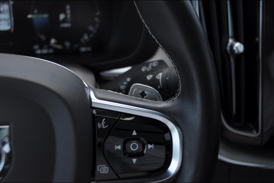 Volvo XC60 T8 408PK Automaat AWD Polestar Engineered / Bowers & Wilkins  / 22" velgen / Adaptieve koplampen / Elektrische stoelen / Ohlins dempers / Brembo remmen / BLIS / Adaptieve cruise control / Leder dashboard / Head up display
