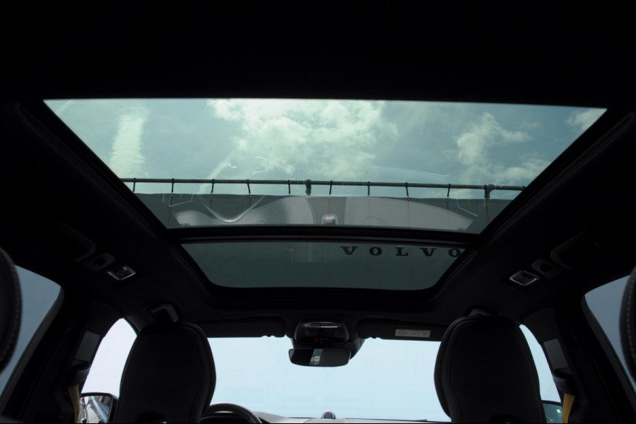 Volvo XC60 T8 408PK Automaat AWD Polestar Engineered / Bowers & Wilkins  / 22" velgen / Adaptieve koplampen / Elektrische stoelen / Ohlins dempers / Brembo remmen / BLIS / Adaptieve cruise control / Leder dashboard / Head up display