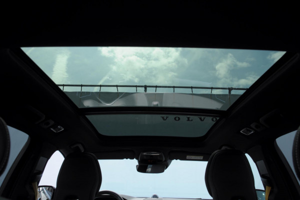 Volvo XC60 T8 408PK Automaat AWD Polestar Engineered / Bowers & Wilkins  / 22" velgen / Adaptieve koplampen / Elektrische stoelen / Ohlins dempers / Brembo remmen / BLIS / Adaptieve cruise control / Leder dashboard / Head up display