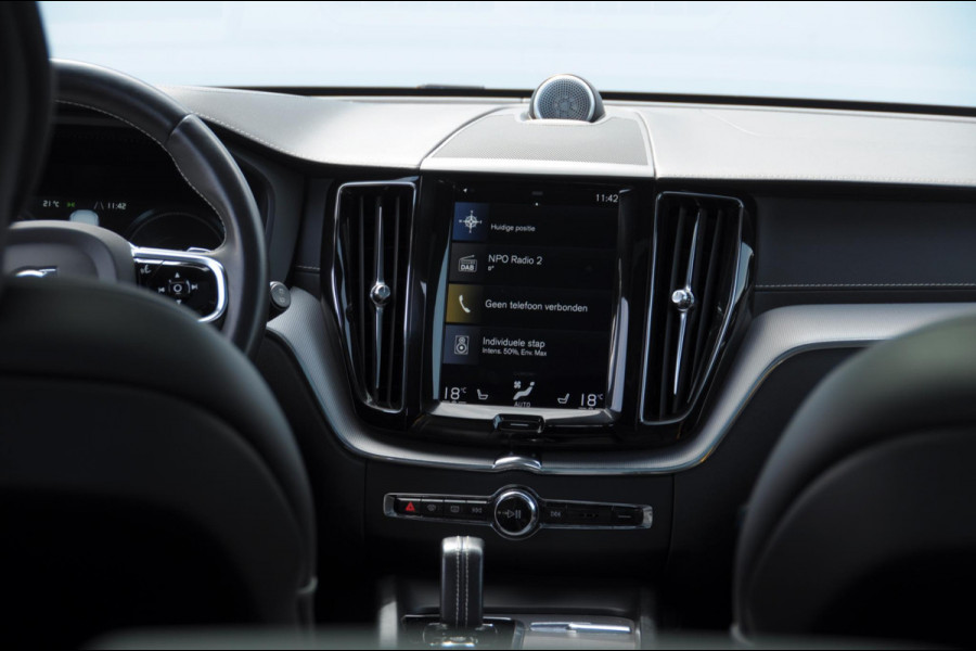 Volvo XC60 T8 408PK Automaat AWD Polestar Engineered / Bowers & Wilkins  / 22" velgen / Adaptieve koplampen / Elektrische stoelen / Ohlins dempers / Brembo remmen / BLIS / Adaptieve cruise control / Leder dashboard / Head up display