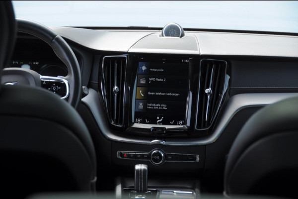 Volvo XC60 T8 408PK Automaat AWD Polestar Engineered / Bowers & Wilkins  / 22" velgen / Adaptieve koplampen / Elektrische stoelen / Ohlins dempers / Brembo remmen / BLIS / Adaptieve cruise control / Leder dashboard / Head up display