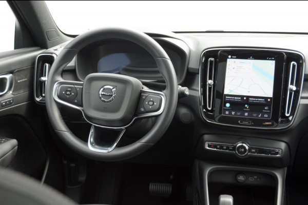 Volvo EX40 Single Ext. Range Ultra 82 kWh / Panorama schuif-kanteldak / 360 Camera / Harman Kardon / Trekhaak / Stuur- en stoelverwarming / Adaptive Cruise / Elektrische best.stoel met geheugen