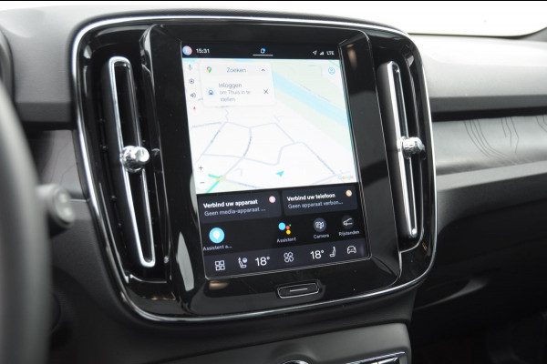 Volvo EX40 Single Ext. Range Ultra 82 kWh / Panorama schuif-kanteldak / 360 Camera / Harman Kardon / Trekhaak / Stuur- en stoelverwarming / Adaptive Cruise / Elektrische best.stoel met geheugen